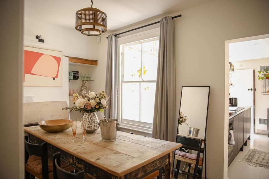 Primrose - With Private Courtyard & Sun Terrace In Holiday home Bath