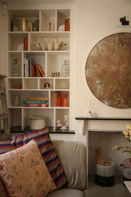 Vakantiehuis Primrose - With Private Courtyard & Sun Terrace In
